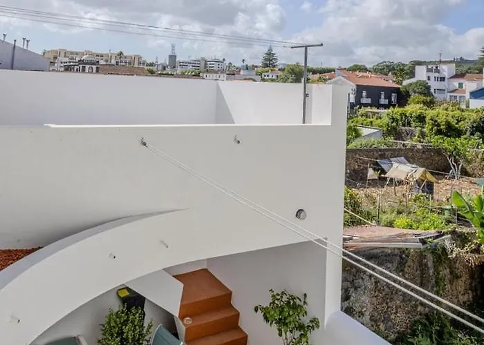 Daire Guestready - Sunlit Duplex Escape