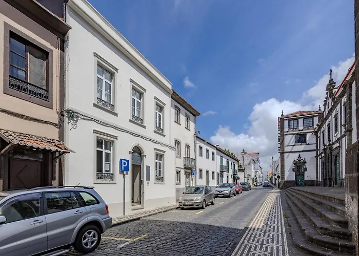 Daire Guestready - Sunlit Duplex Escape