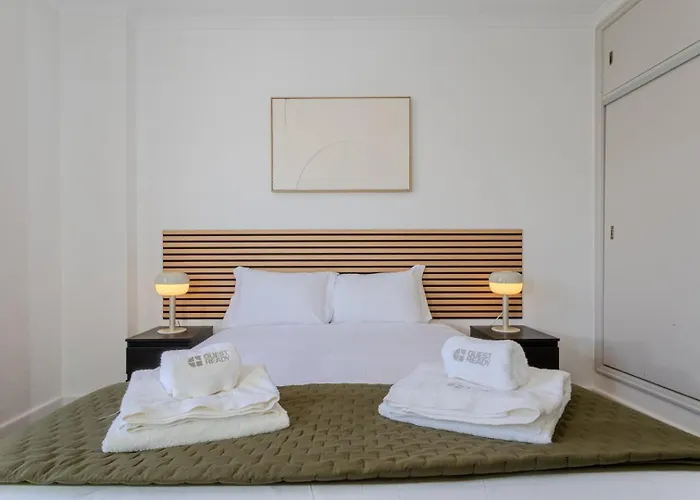 Guestready - Sunlit Duplex Escape *