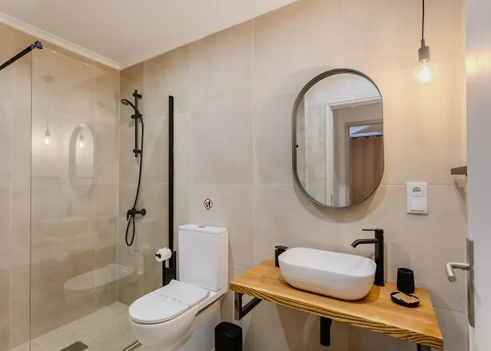 Daire Guestready - Sunlit Duplex Escape