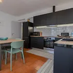 Guestready - Sunlit Duplex Escape 아파트