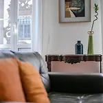Апартаменты Guestready - Sunlit Duplex Escape *