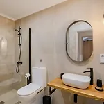 아파트 Guestready - Sunlit Duplex Escape