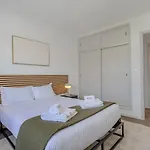 Guestready - Sunlit Duplex Escape