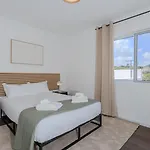 아파트 Guestready - Sunlit Duplex Escape