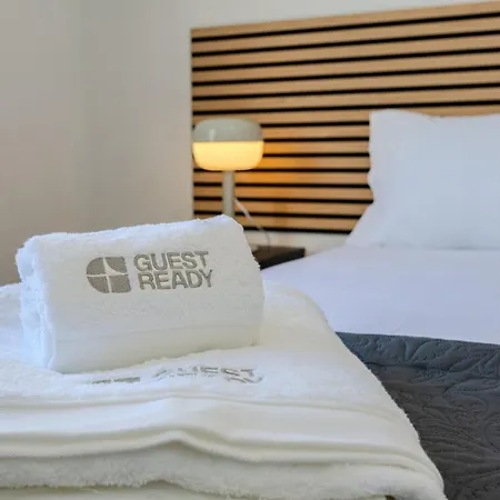 Guestready - Sunlit Duplex Escape Lejlighed *