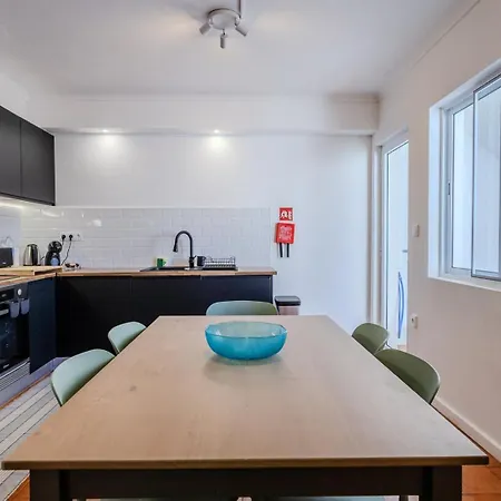 דירה Guestready - Sunlit Duplex Escape