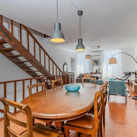 דירה Guestready - Sunlit Duplex Escape *