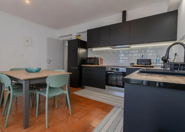 Guestready - Sunlit Duplex Escape Lägenhet