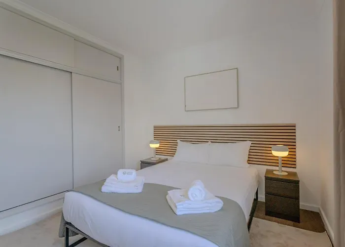 Guestready - Sunlit Duplex Escape