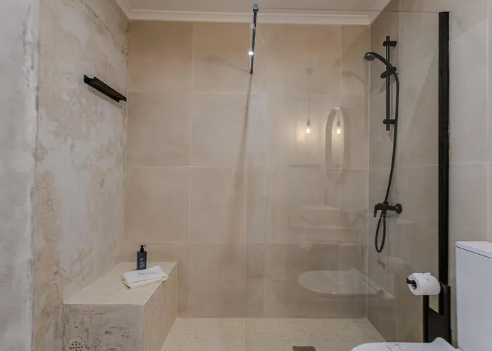 Guestready - Sunlit Duplex Escape Lejlighed *