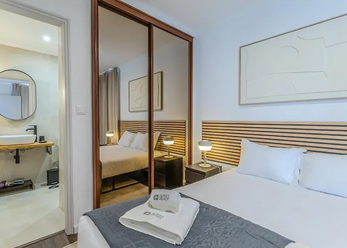 Guestready - Sunlit Duplex Escape Lägenhet